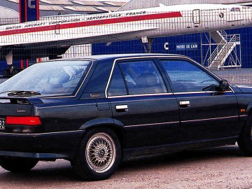35 lat Renault 25
